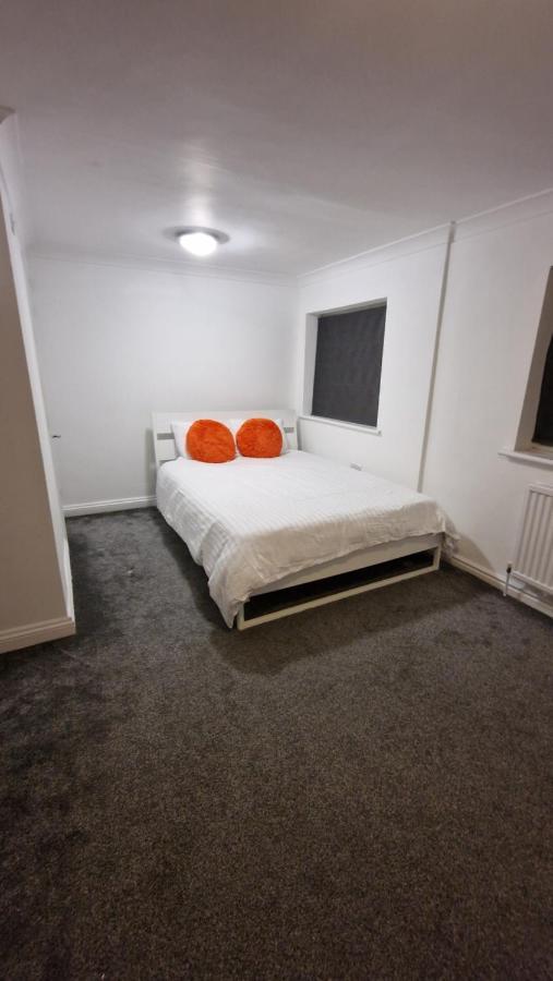 Comfort Sleep - Rooms With Shared Facilities Windsor Exterior foto