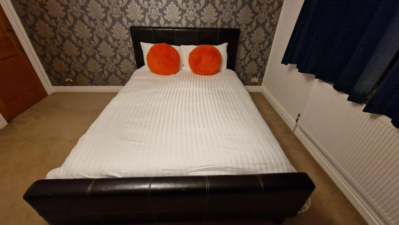 Comfort Sleep - Rooms With Shared Facilities Windsor Exterior foto