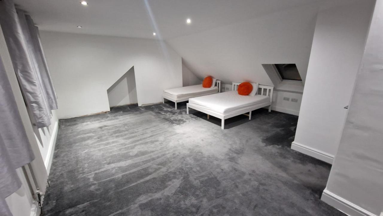 Comfort Sleep - Rooms With Shared Facilities Windsor Exterior foto