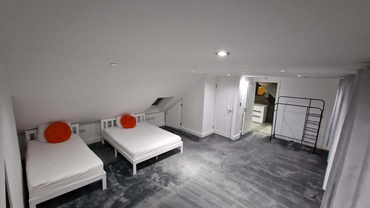 Comfort Sleep - Rooms With Shared Facilities Windsor Exterior foto