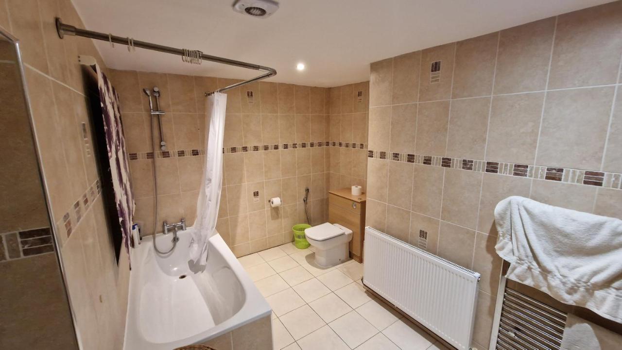 Comfort Sleep - Rooms With Shared Facilities Windsor Exterior foto