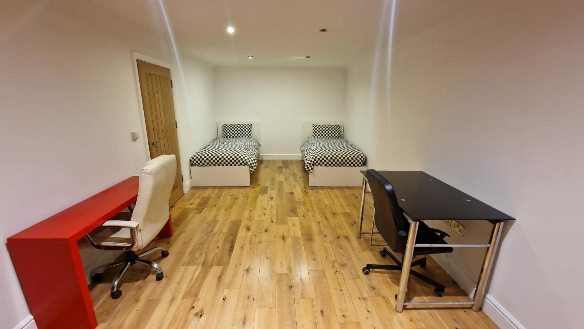 Comfort Sleep - Rooms With Shared Facilities Windsor Exterior foto
