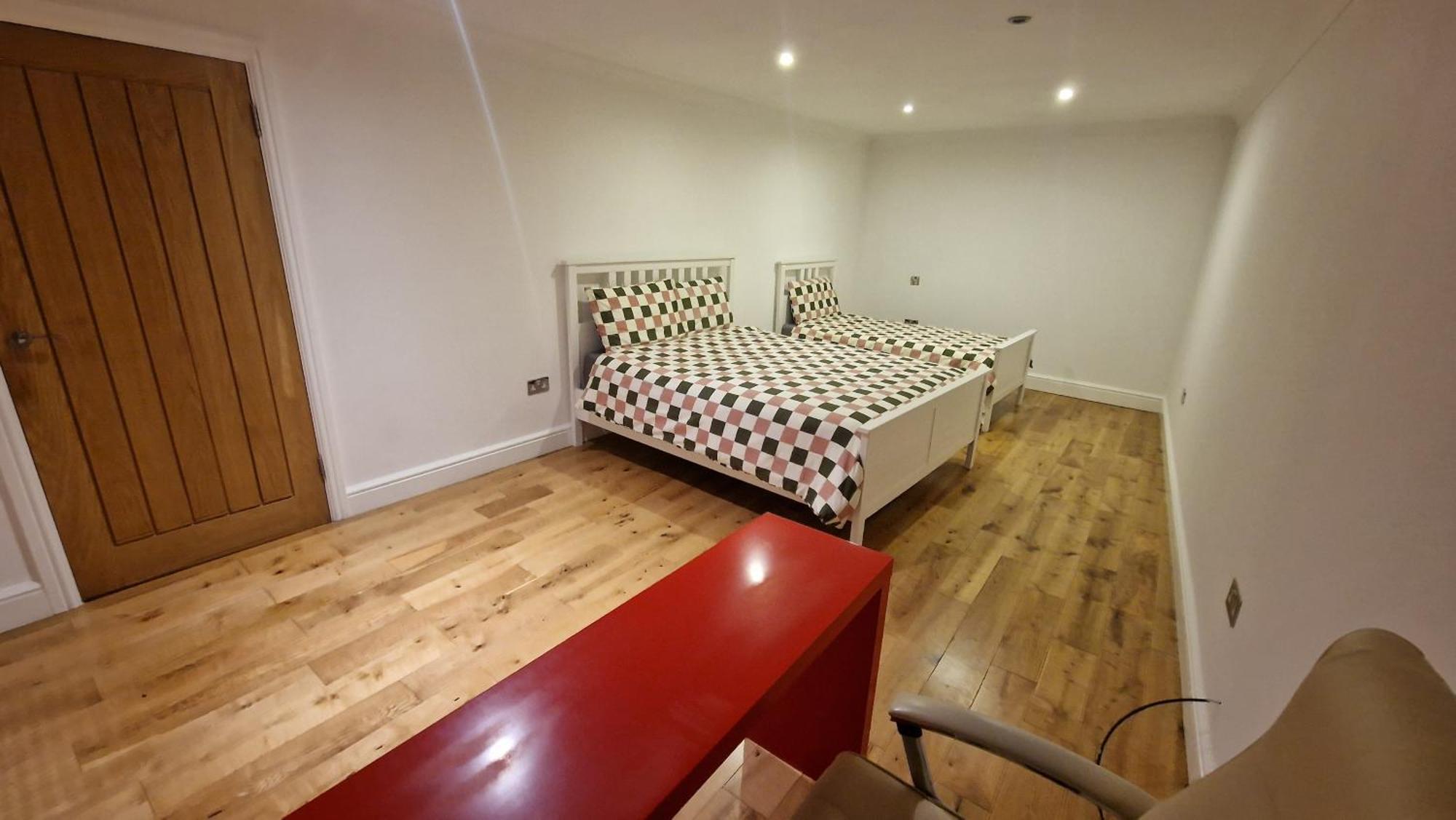Comfort Sleep - Rooms With Shared Facilities Windsor Exterior foto